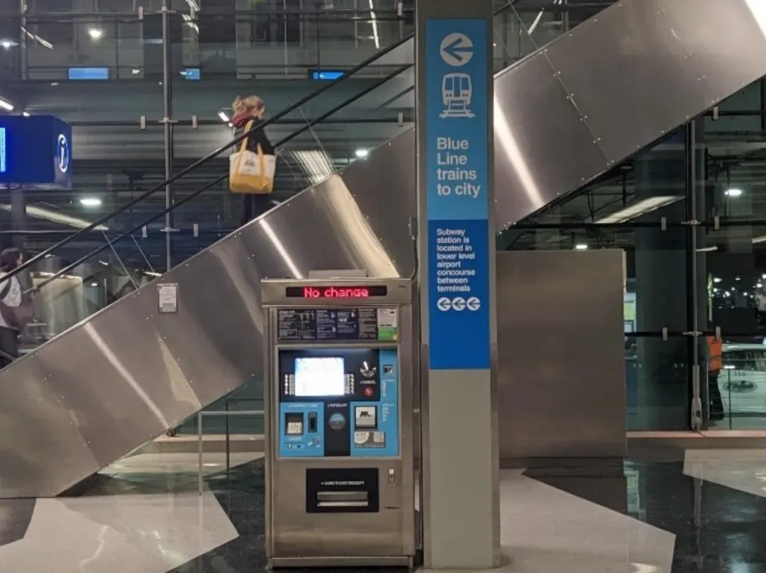 A CTA ticket machine