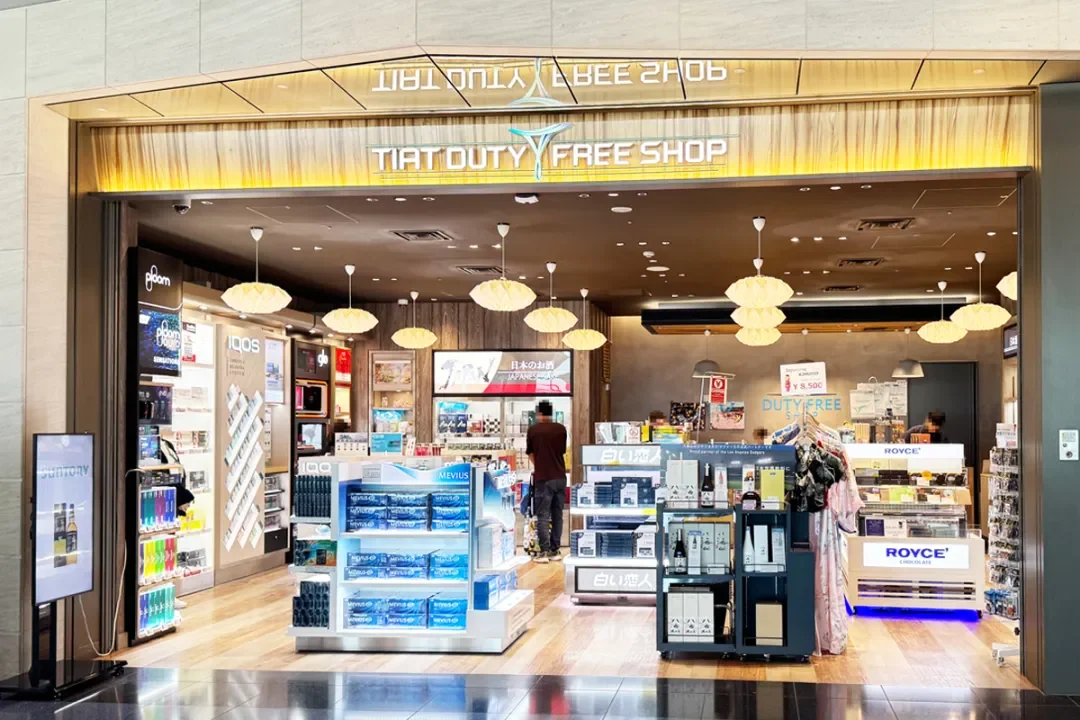 The T3 liquor and tobacco duty-free shop, with Japanese whisky and cigarettes at the entrance