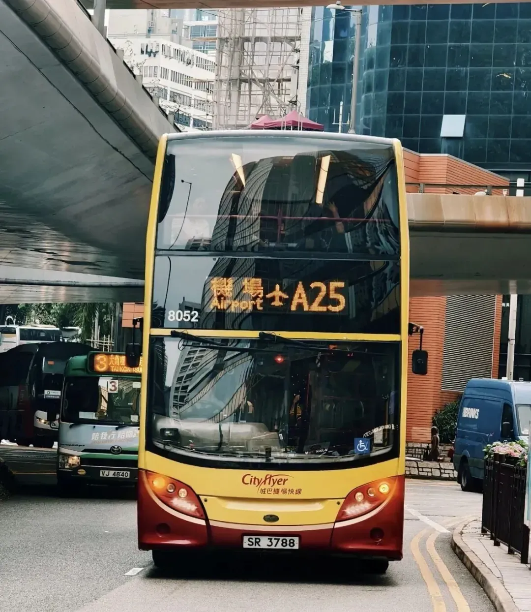 A Citybus route A25 airport bus