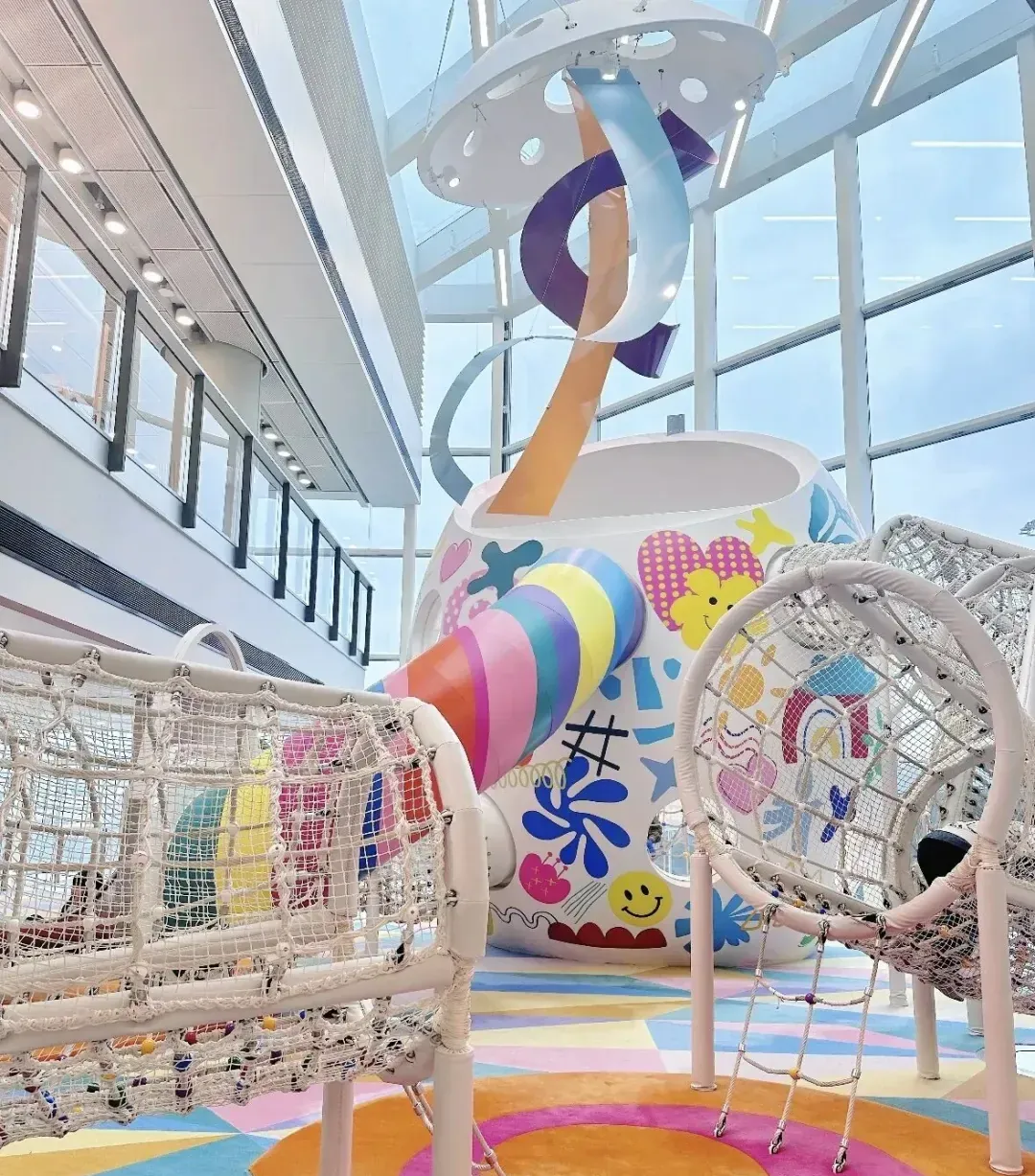 The play dome: a giant eggshell with climbing nets and a slide