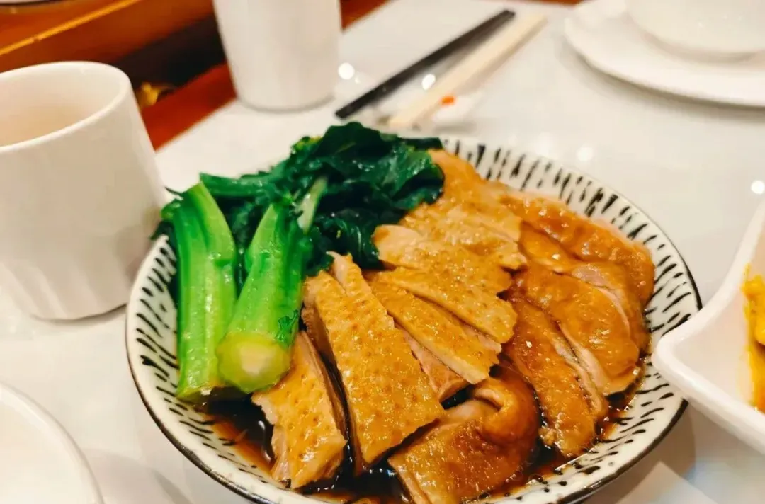Braised goose slices and a braised platter
