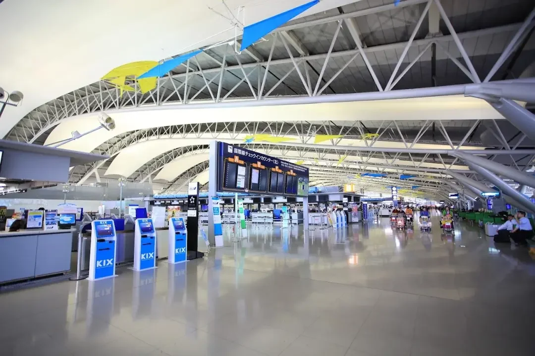 The check-in islands and self-service kiosks at Terminal 1