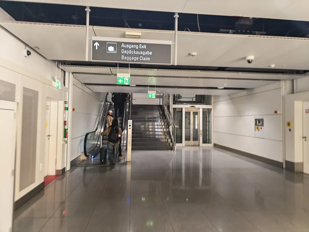 Following the baggage claim signs upstairs