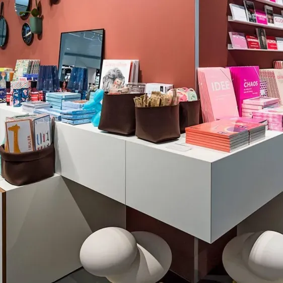 Duty-free shops (3)