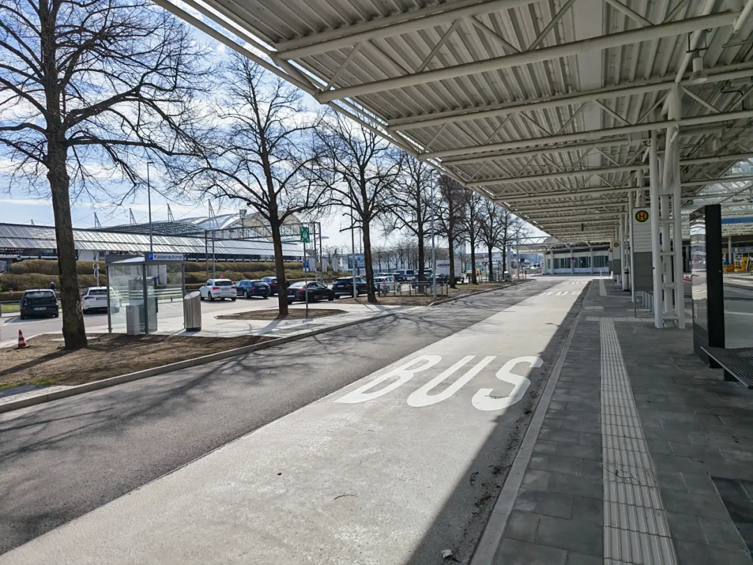 The T1 coach stop (2)