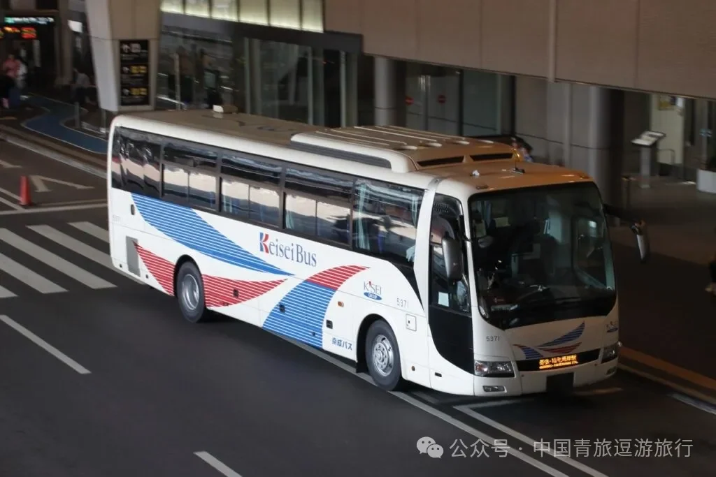 A Keisei Bus-operated AIRPORT BUS TYO-NRT coach under the canopy outside Narita Airport Terminal 1
