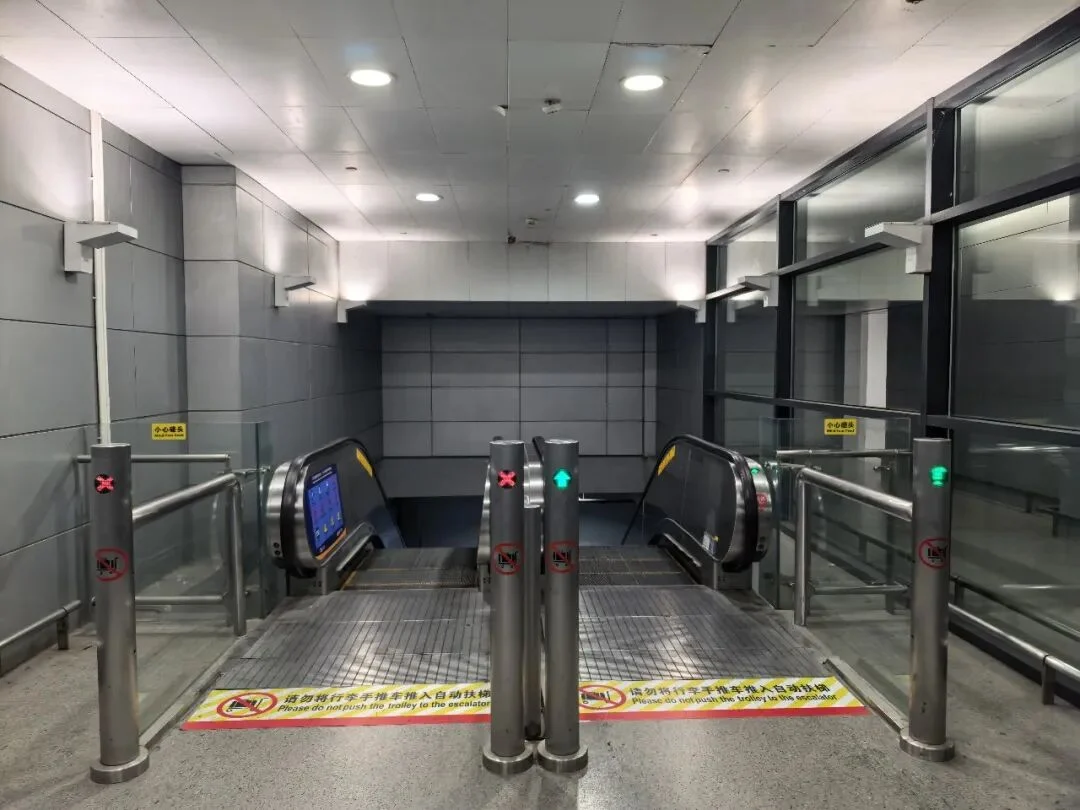 Take the lift to the bus waiting area