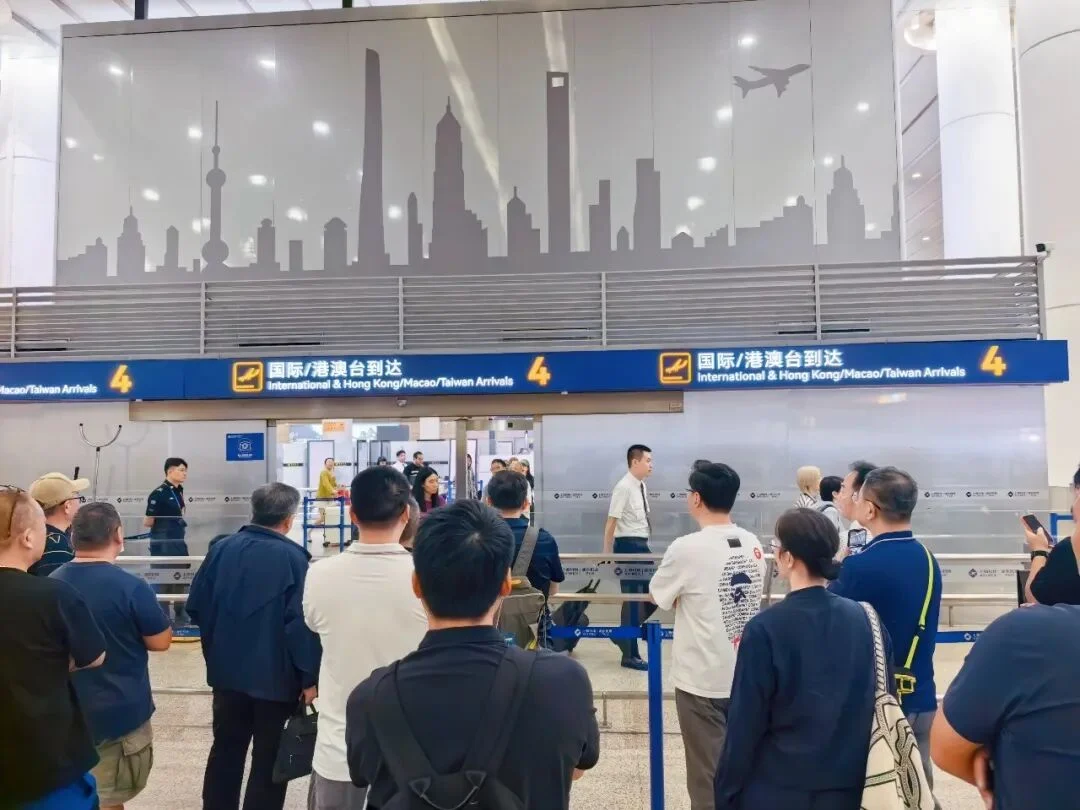 International, Hong Kong, Macau and Taiwan arrivals exit, floor 1