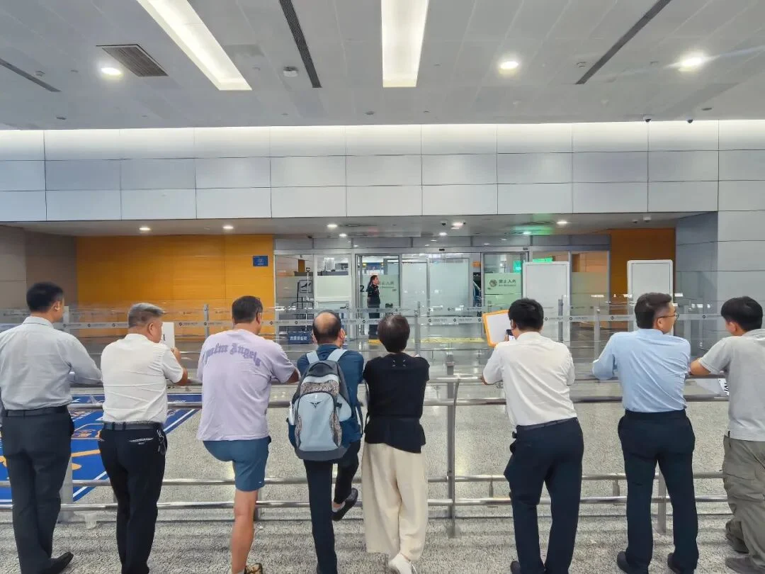 International, Hong Kong, Macau and Taiwan arrivals exit, floor 2