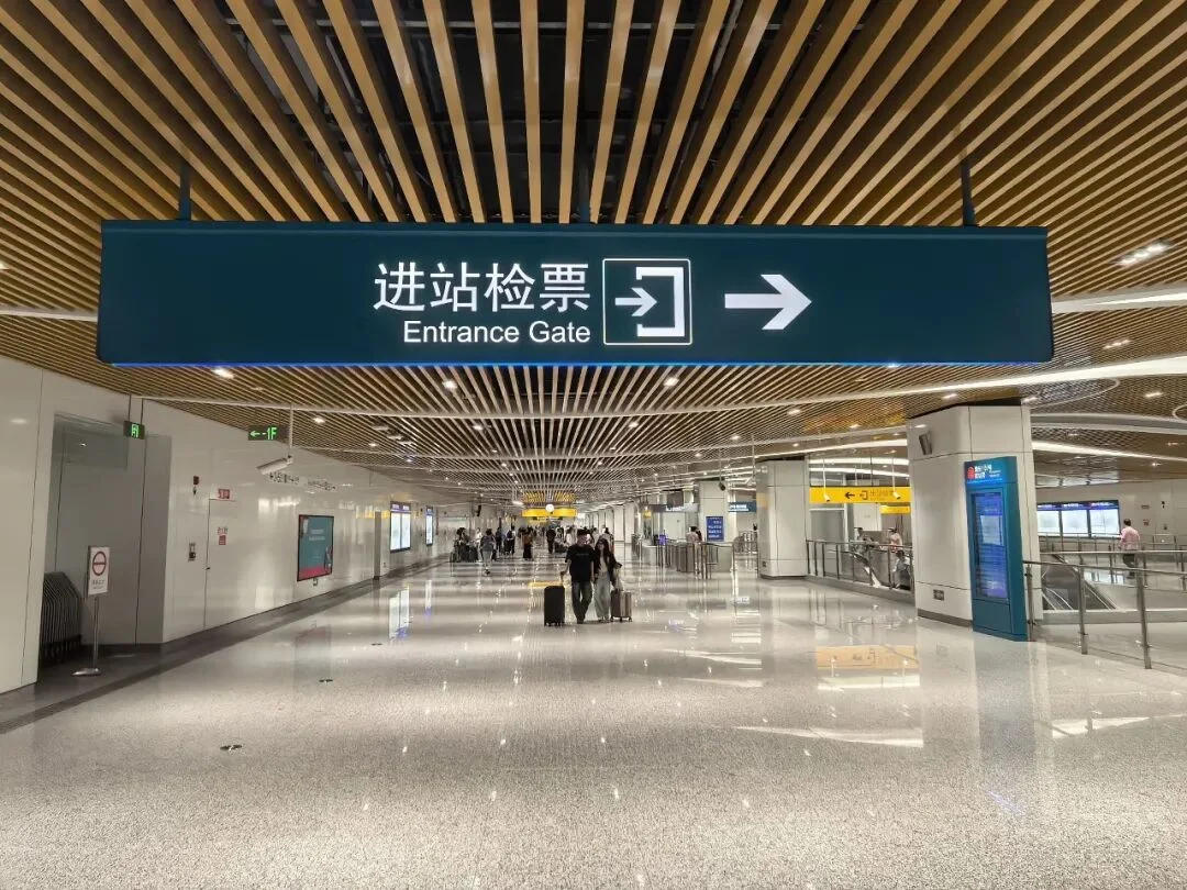 Take the lift to the transfer hall for the Airport Link