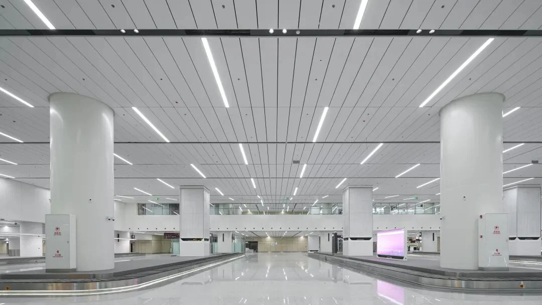 The baggage reclaim hall at Terminal 5, with carousels along the central axis