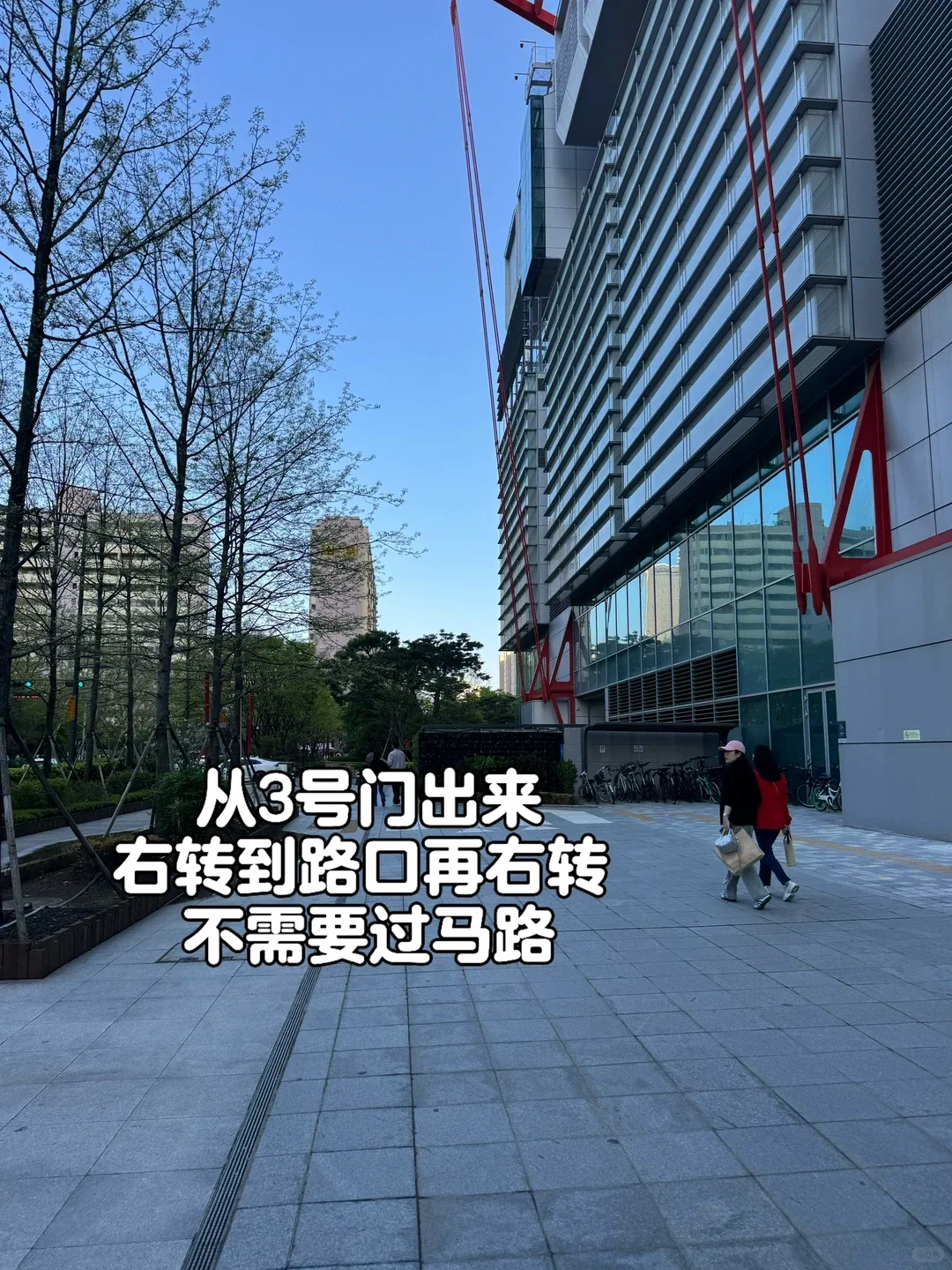 The walking route from exit 3 of the department store, with no road to cross