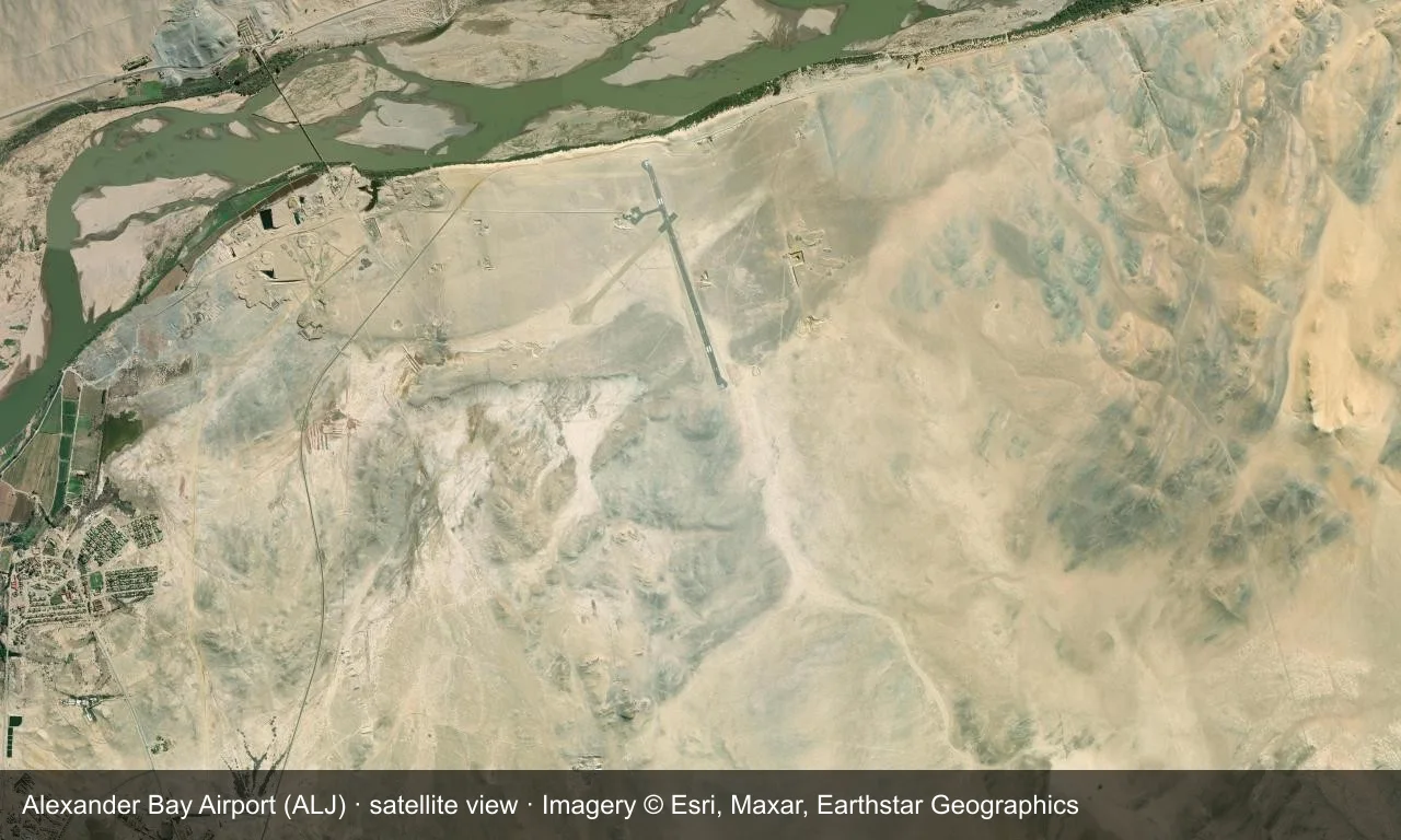 Satellitenansicht: Die Start- und Landebahnen in Alexander Bay liegen an der trockenen Küste nahe der Oranje-Mündung, Terminal und Vorfeld daneben.