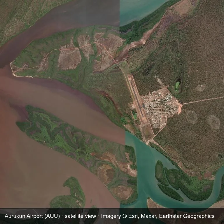 Satellitenansicht: Der Aurukun Airport (AUU) nimmt einen Teil eines Flickwerks aus Vegetation und offenem Gelände ein.