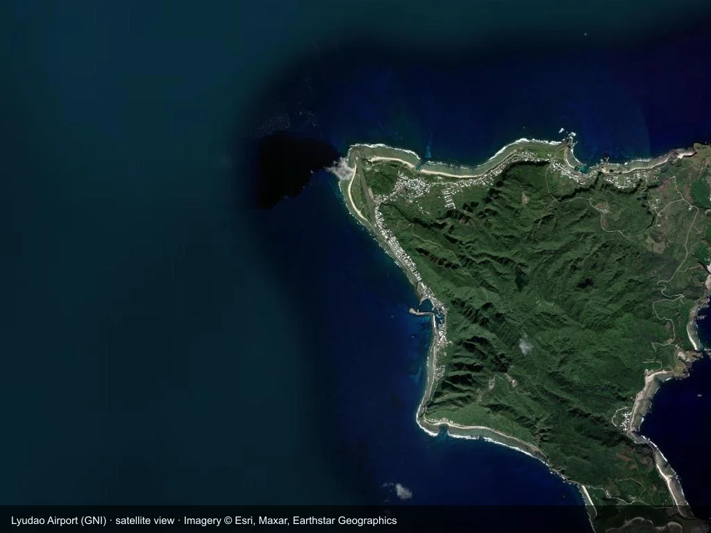 In the satellite image, the layout of Lyudao Airport (GNI) and its surroundings are clearly visible.